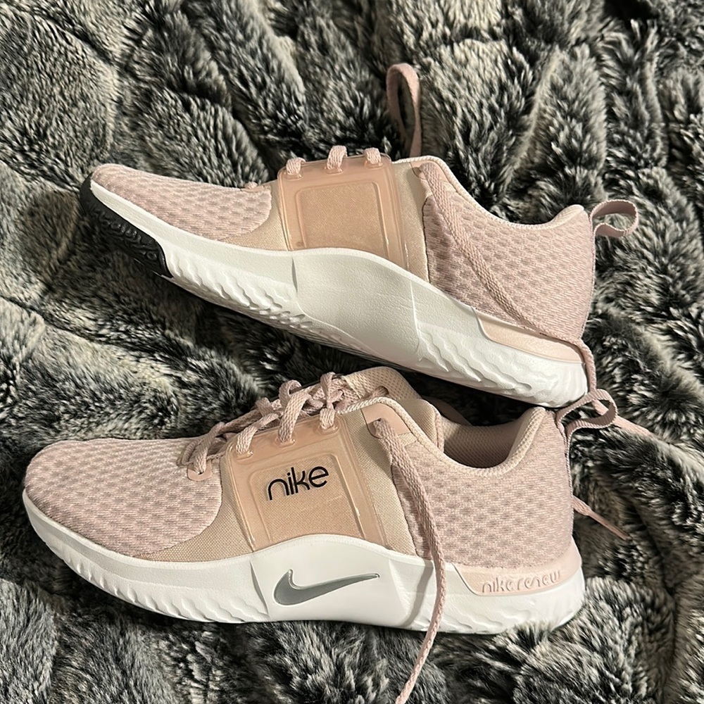 Women’s Nike shoes